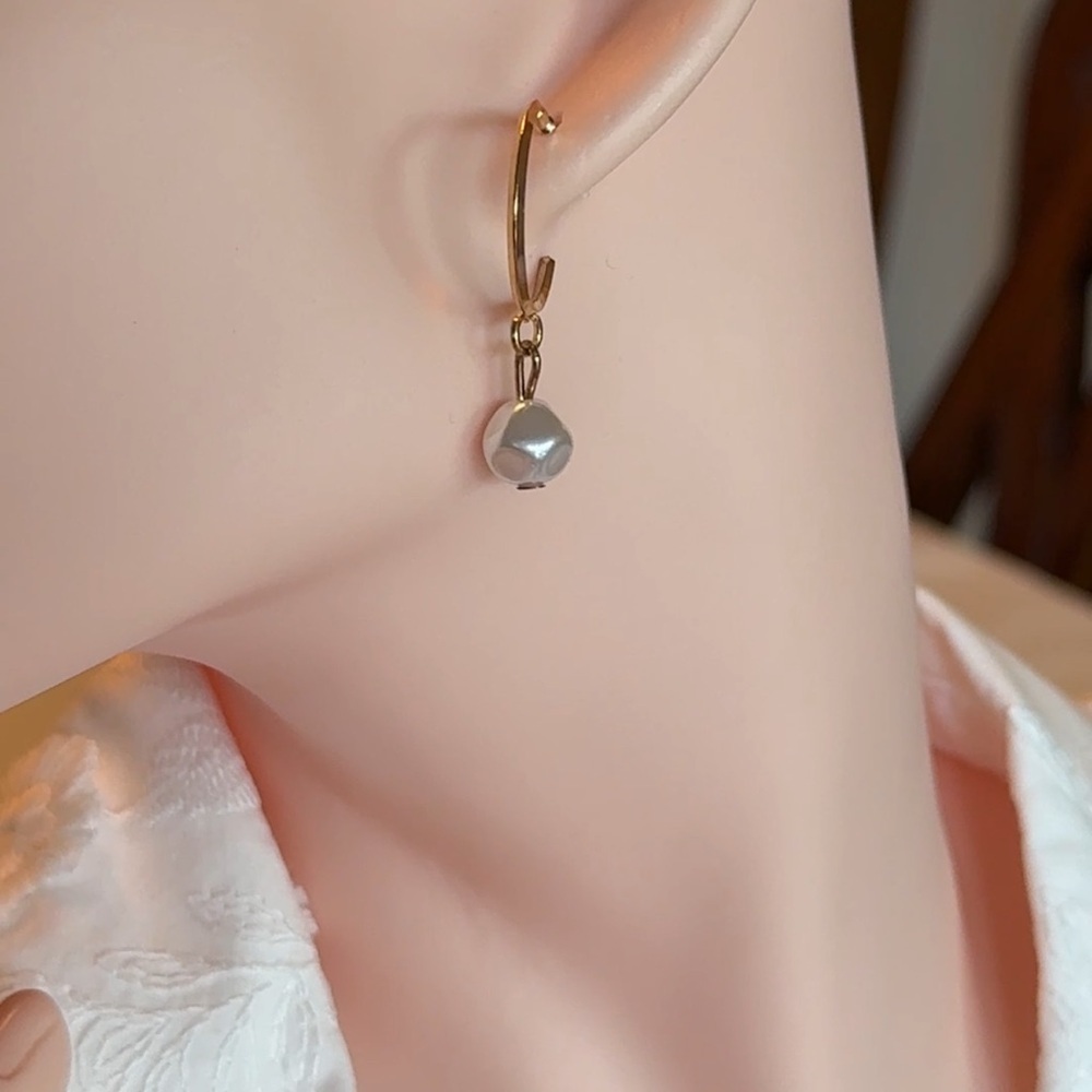 Gold Pearl Earrings